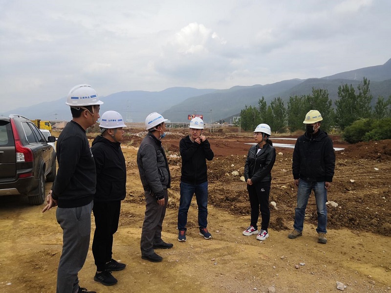 1588224306454630.jpg 現(xiàn)場檢查指導(dǎo)工作.jpg