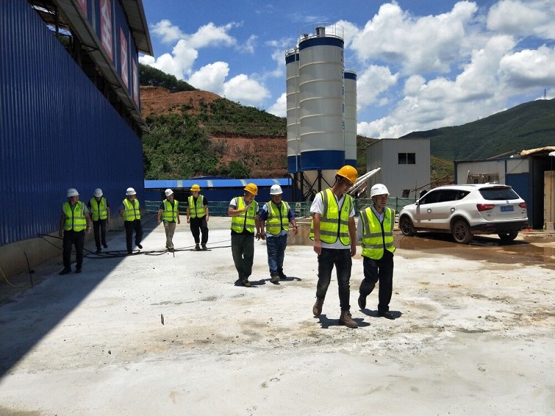 1592891454365828.jpg 檢查江南岸鋼筋棚及拌合站.jpg