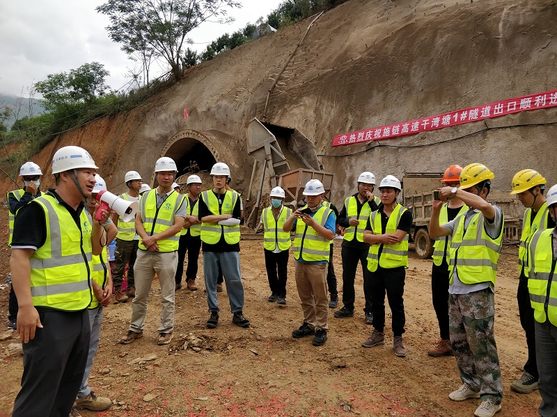 參觀1、2#隧道.jpg