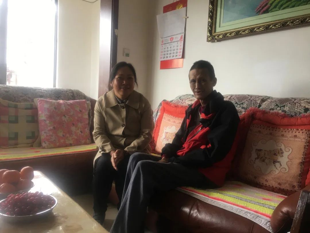 1650766399971556.jpg 2022-04-22-郭玲走訪慰問(wèn)公司困難職工 (2).jpg