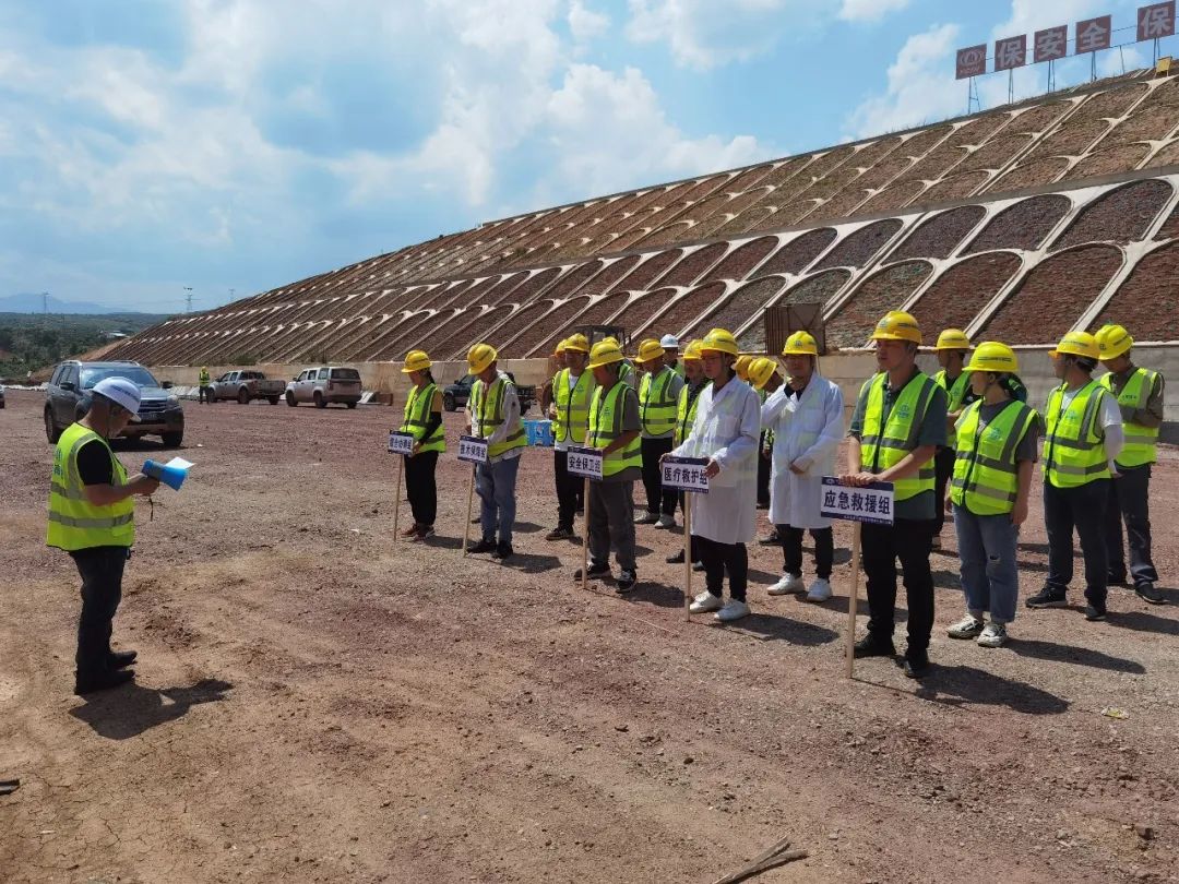 1653613831733814.jpg 2022-05-25-永大項(xiàng)目開(kāi)展高空墜落事故暨消防安全應(yīng)急演練.jpg