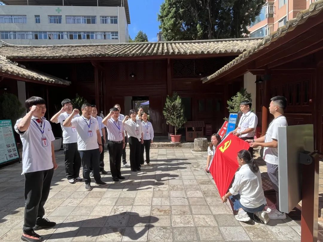 六直管開展“循偉人足跡  汲取精神力量”主題黨日活動(dòng)2.jpg