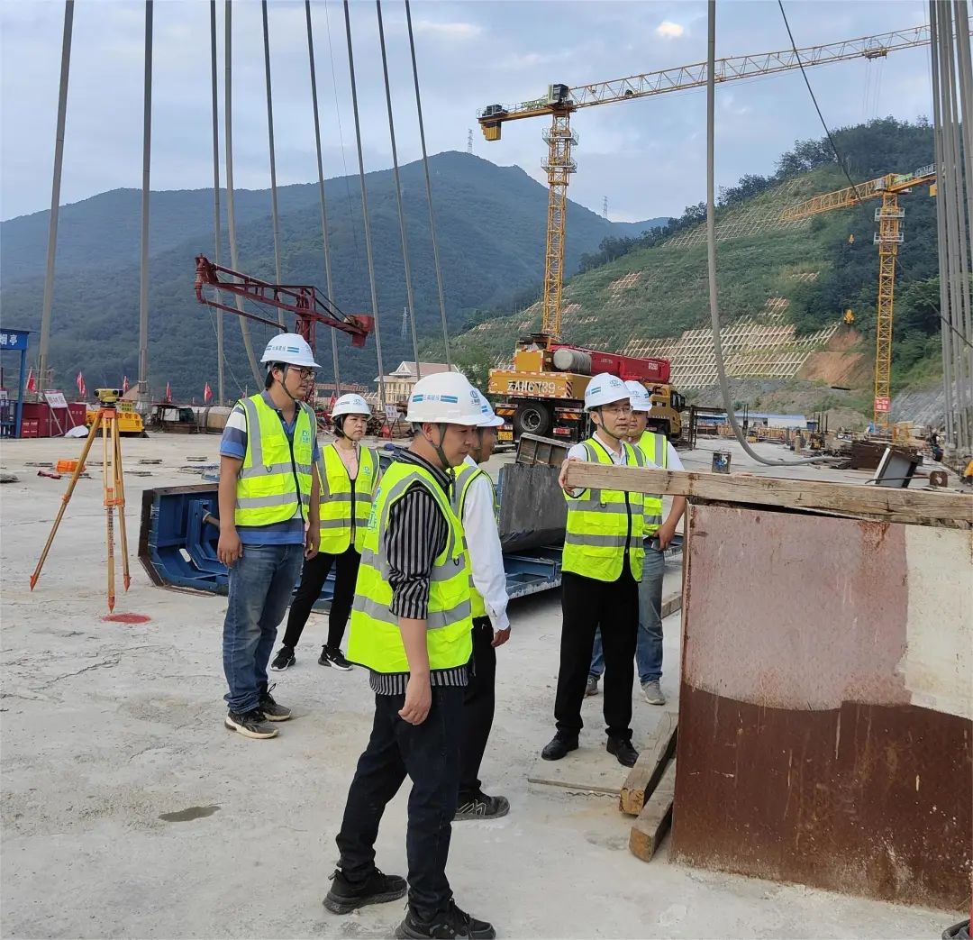2022-10-31-【一線(xiàn)工作法】李光正到景洪神秘谷大橋項(xiàng)目開(kāi)展安全生產(chǎn)檢查工作.jpg